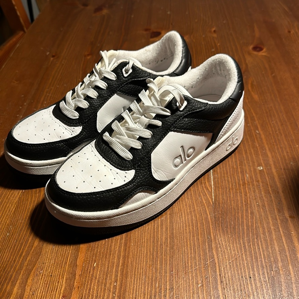 Size 7 women’s ALO tennis shoes